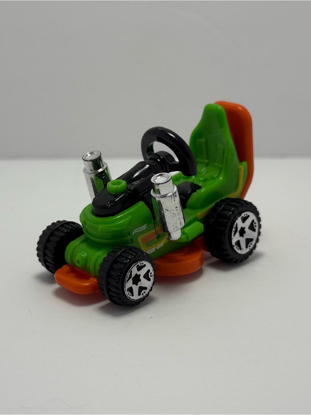 Mattel Hot Wheels 2015 Grass Chomper Toy (TC20)